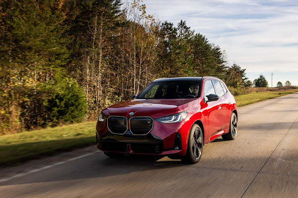 Novo BMW X3 M50 2025: design renovado e melhorias tecnológicas